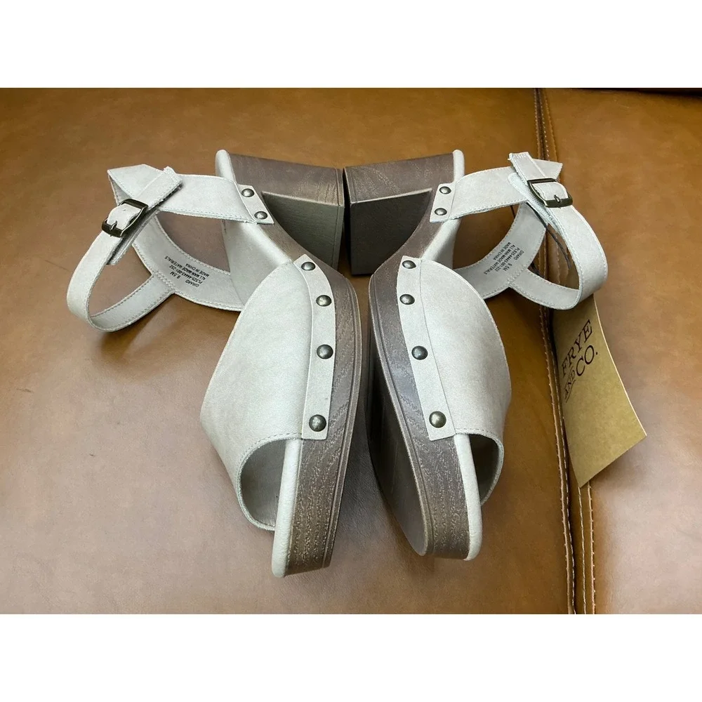 Frye and Co Girard Platform Sandals Womens 9.5 Taupe New Studded Clog Heel